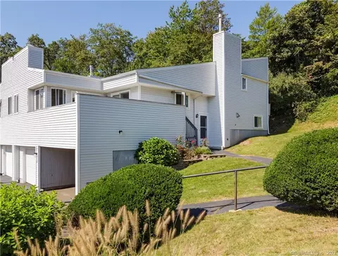 47 Stratton Way #47, Branford, CT 06405