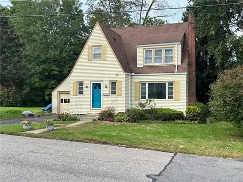 21 Carey St, Windham, CT 06226