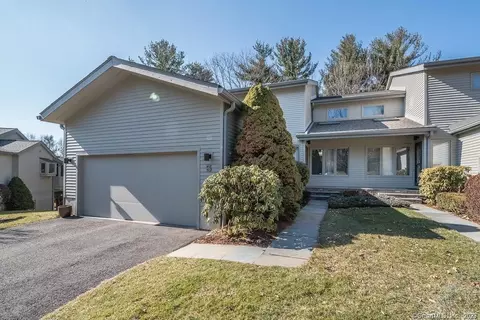 3 Farmstead Ln #3, Avon, CT 06001