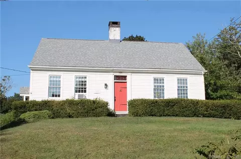2 Rathbun Pl, Groton, CT 06355
