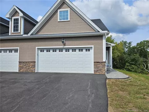 56 Brookview Cir #56, Bristol, CT 06010