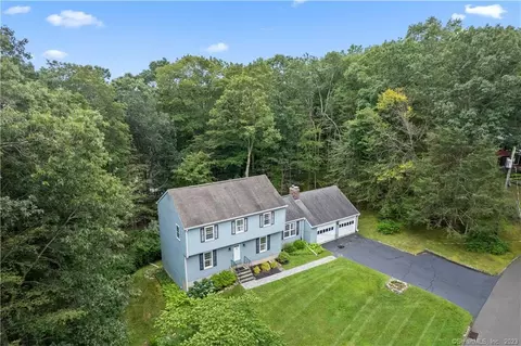 218 Barnshed Ln, Guilford, CT 06437