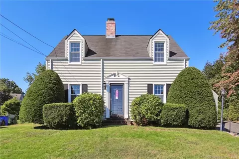 17 Crosshill Rd, West Hartford, CT 06107