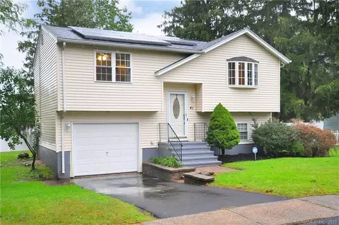 41 Fairway Dr, Meriden, CT 06450