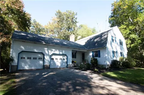 28 Round Hill Rd, Salem, CT 06420