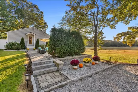 8 Cambridge Ct W, Old Saybrook, CT 06475