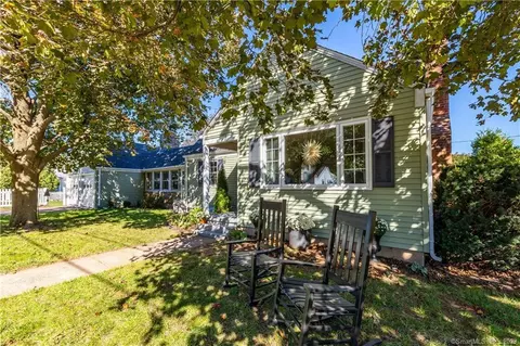 118 Longvue Dr, Wethersfield, CT 06109