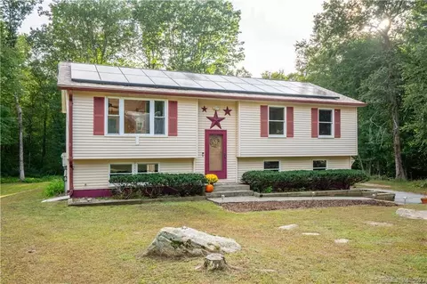 25 Cranberry Dr, Montville, CT 06382