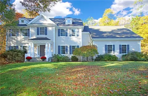 4 Hickory Ct, East Lyme, CT 06333