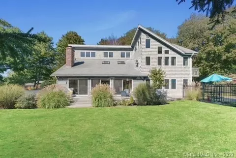 86 Old Black Point Rd, East Lyme, CT 06357