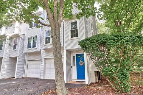 380 Hitchcock Rd #181, Waterbury, CT 06705