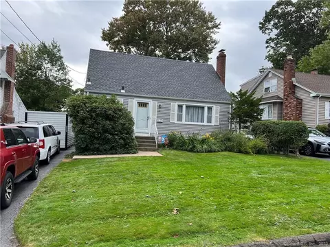 32 Howard St, West Haven, CT 06516