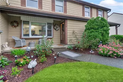 22 Mcintosh Cir #22, Rocky Hill, CT 06067