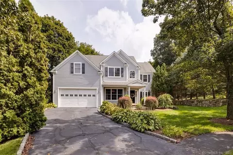4 Old Farm Pl, Norwalk, CT 06850