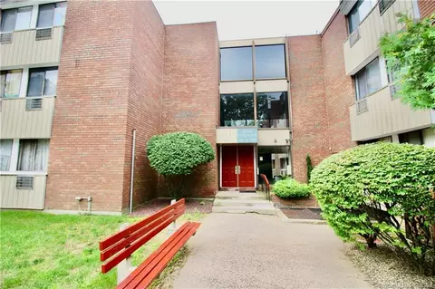 904 High Path Rd #904, Windsor, CT 06095