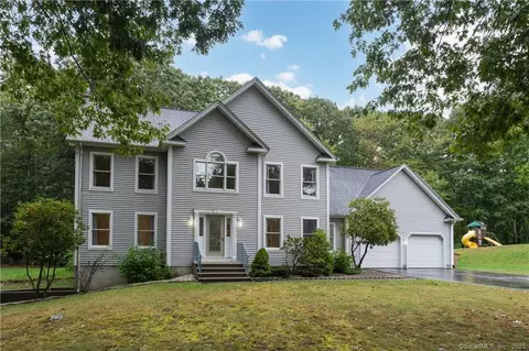 7 Tanglewood Dr, East Lyme, CT 06333