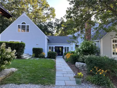 17 Hilltop Dr, Madison, CT 06443