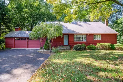 5 Huckleberry Dr N, Norwalk, CT 06850