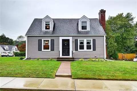 380 Woodbridge St, Manchester, CT 06042