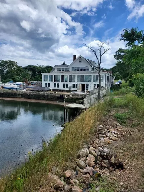 8 Cove St, East Haven, CT 06512