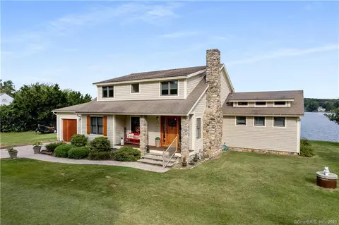 13 Rogers Lake Trl, Old Lyme, CT 06371