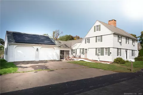 573 Atkins St, Middletown, CT 06457