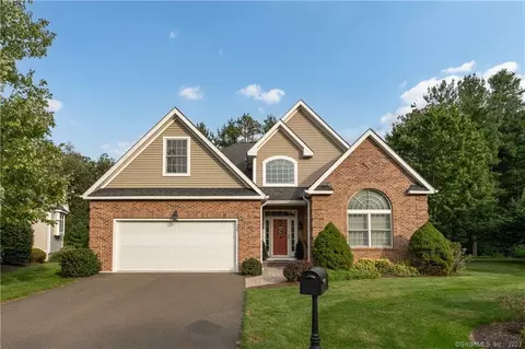104 Stonegate Ct, Cheshire, CT 06410