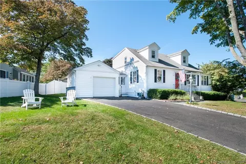 1 Ambler Dr, Norwalk, CT 06851