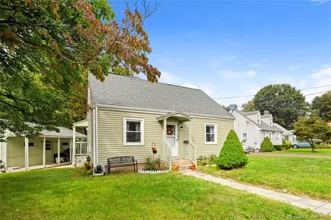 2 Washington Ct, Hamden, CT 06518 photo 1