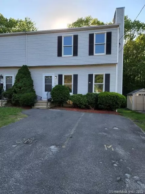 151 Pembroke Ave #151, Waterbury, CT 06704