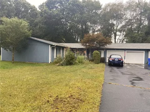 12 Center Rd, Waterford, CT 06385