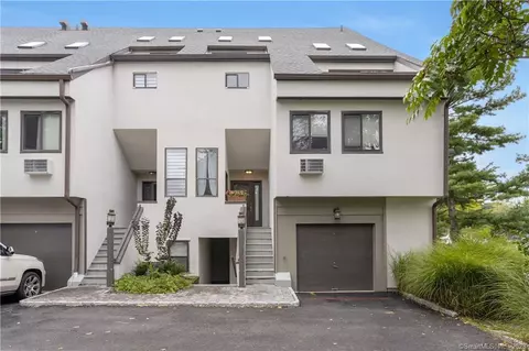 73 Harbor Dr #415, Stamford, CT 06902