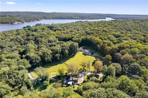 46 Meadow Woods Rd, Deep River, CT 06417