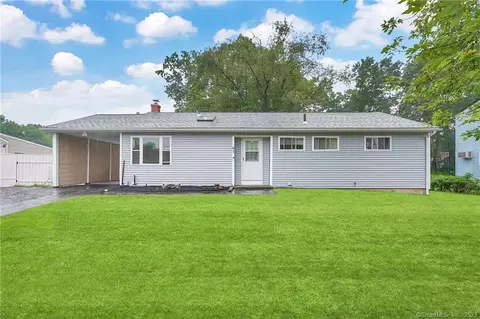 41 Greenfield Dr, Windsor Locks, CT 06096