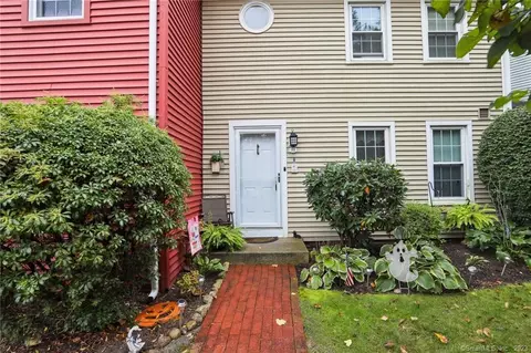 1 E Hayestown Rd #71, Danbury, CT 06811