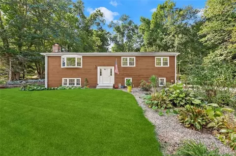15 Smith Haven Dr, Seymour, CT 06483