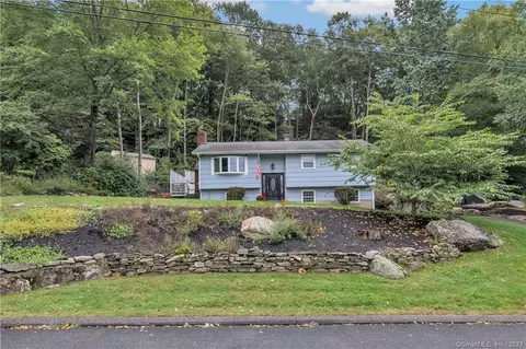 75 Cold Spring Cir, Shelton, CT 06484