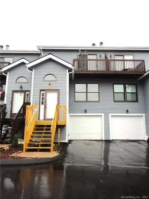 305 Lake Vista Dr #305, East Hampton, CT 06424