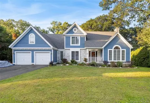 7 Maple Dr, Prospect, CT 06712