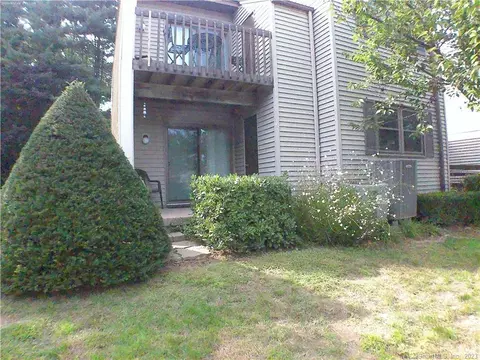 401 Twin Circle Dr #401, South Windsor, CT 06074