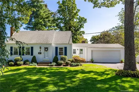 28 Barry Ln, Simsbury, CT 06070