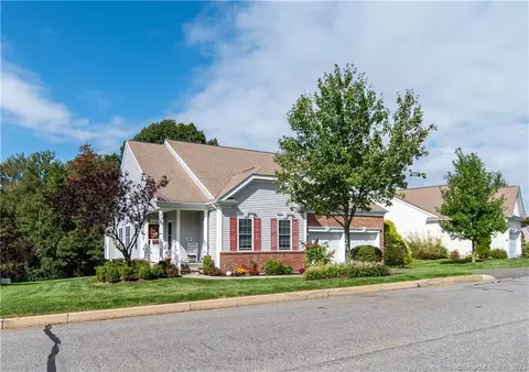 541 Putting Green Ln #541, Oxford, CT 06478