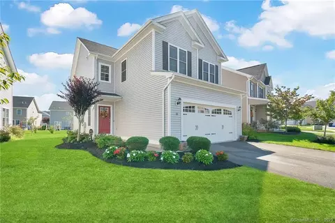 68 Lexington Gdns #68, North Haven, CT 06473