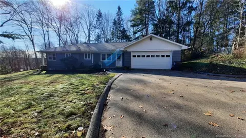 10 W View Dr, Woodstock, CT 06281