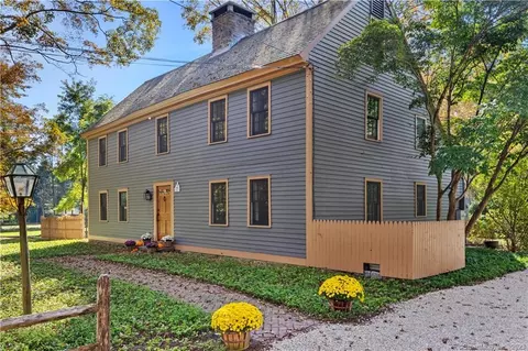 356 Nortontown Rd, Guilford, CT 06437