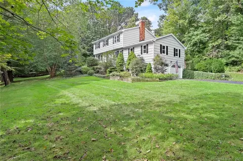 520 Tashua Rd, Trumbull, CT 06611