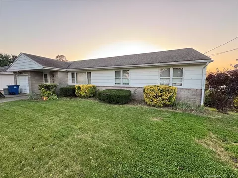 14 Hopkins Dr, East Haven, CT 06512