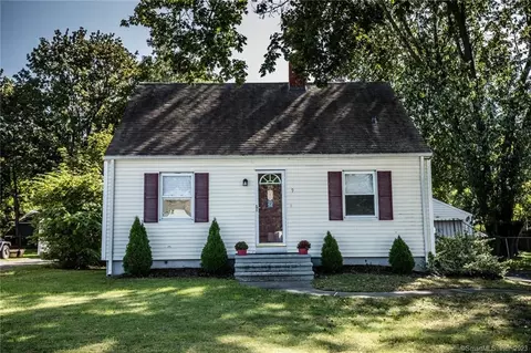 9 Woodside Dr, North Haven, CT 06473