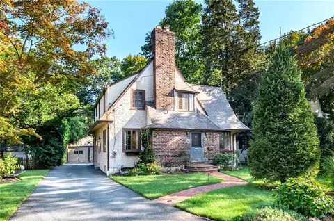 9 Willow St, Norwalk, CT 06851