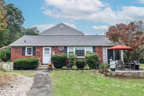 86 Old Farms Ln #86, New Milford, CT 06776